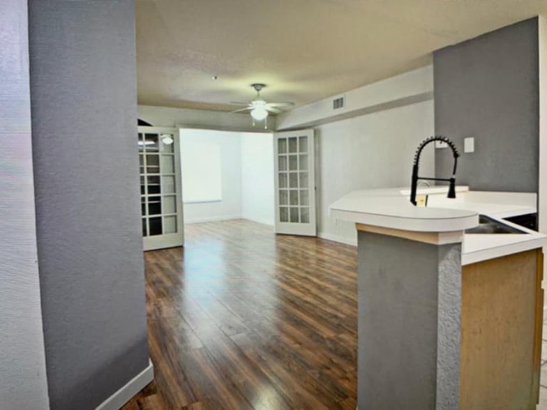 Building Photo - 832 Camargo Way