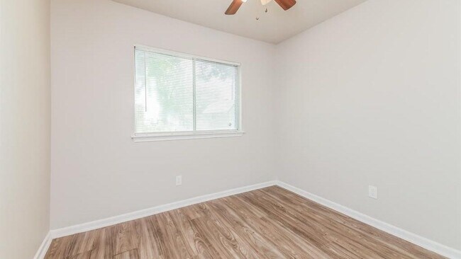 Building Photo - 1406 Ridgecrest Dr