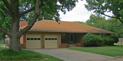 Building Photo - Move-In Special! 1/2 off 1st Month! (3) Bed/(2) Bath + (2) Living Areas Avail NOW! Mowing Included!