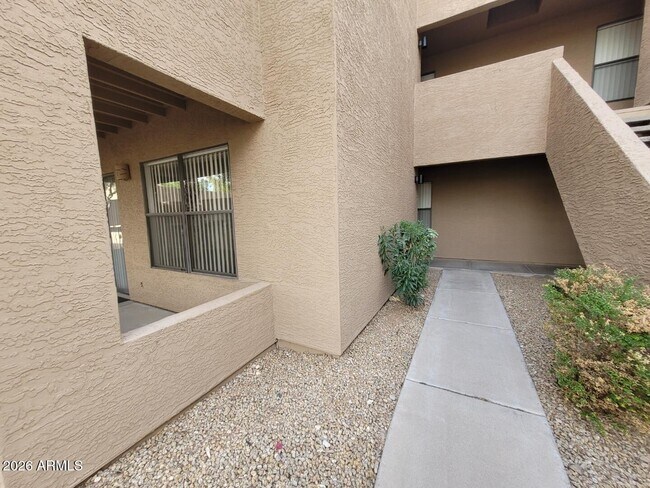 Building Photo - 16657 E Gunsight Dr