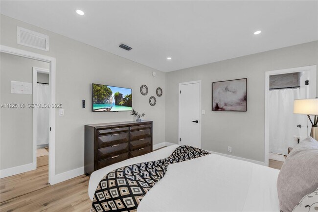 Building Photo - 1204 NE 7th St