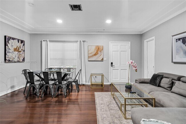 Building Photo - 427 NE 107th St