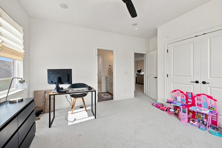 Building Photo - 3324 Longport Ln