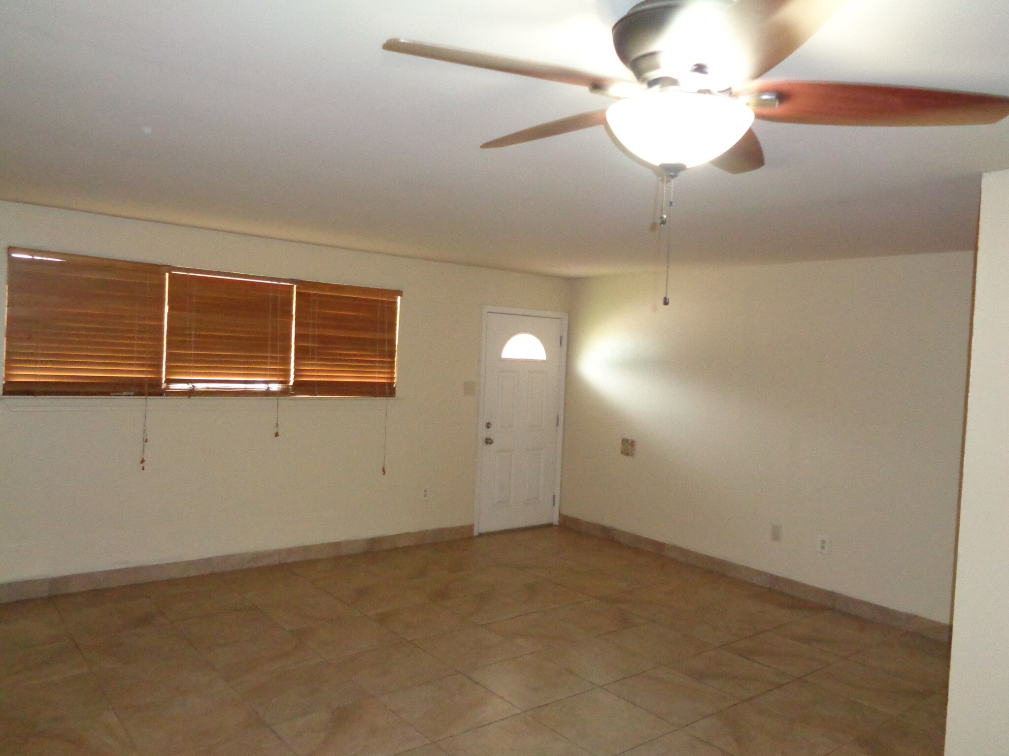 Building Photo - 676 Jennifer Jean Dr