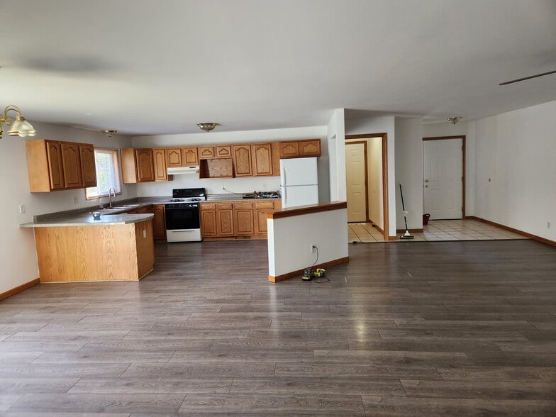 Building Photo - 10859 Park St