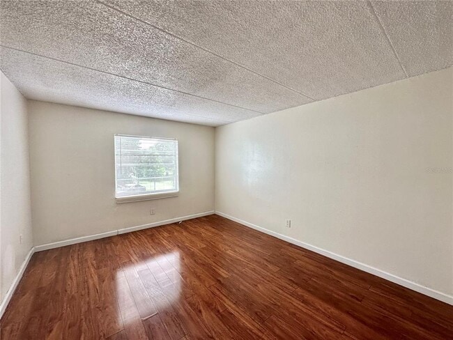 Building Photo - 2830 Somerset Park Dr