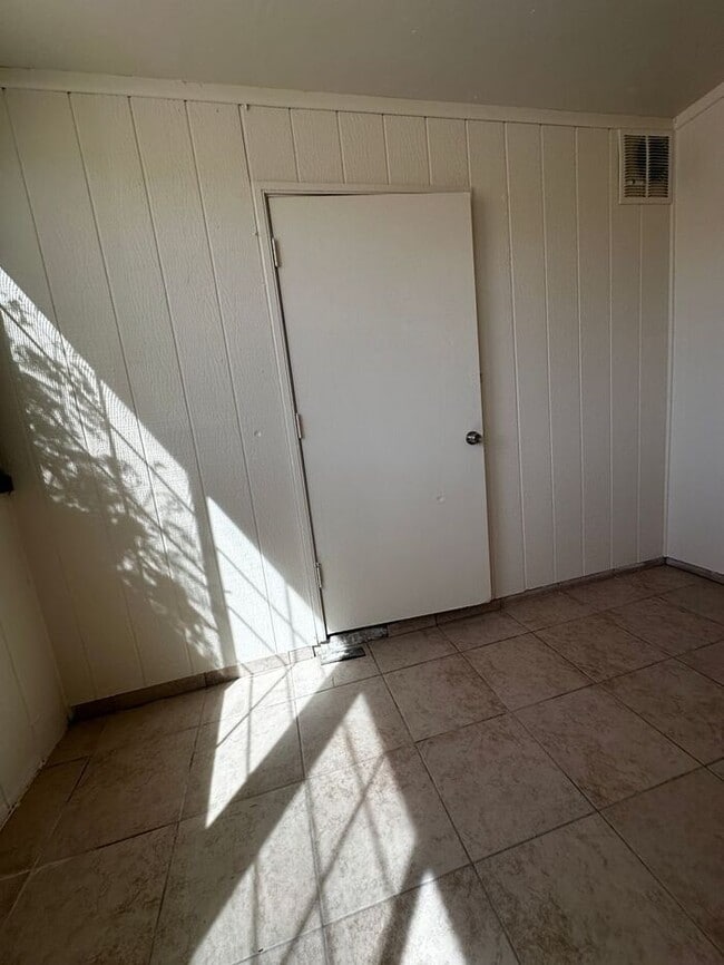 Building Photo - $500 Move In Special!2-bedroom, 1-bath apartment in Mesa, AZ