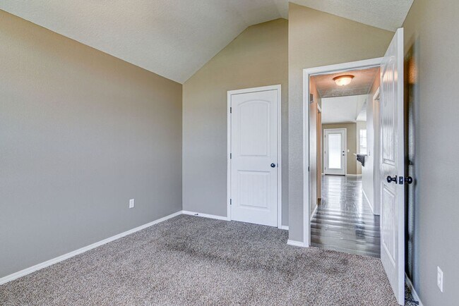 Building Photo - Beautiful all brick 3 bed 2 bath house in ...