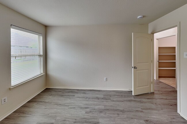 Building Photo - 7605 Lake Vista Way