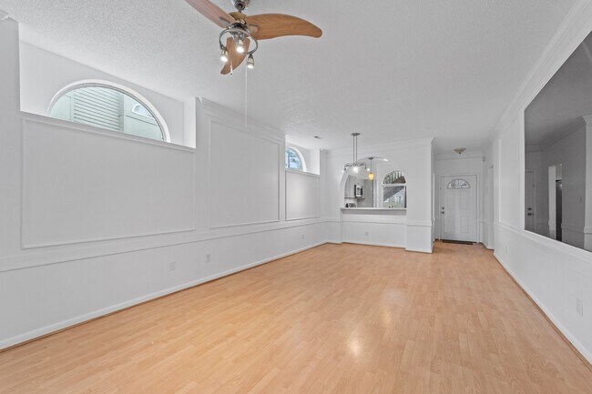 Building Photo - 459 E Lake Cir