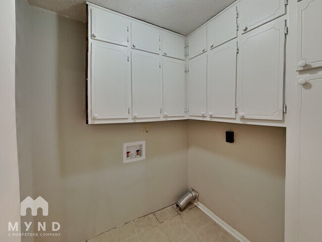 Building Photo - 411 Arrow Bend Rd