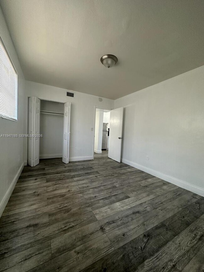 Building Photo - 1545 NW 8th Ave