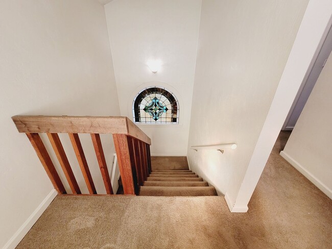 Building Photo - MIDTOWN 2/2.5 w/ Large Fenced Yard, Deck, Washer/Dryer, & Huge Bedrooms! Avail NOW for $1495/month!