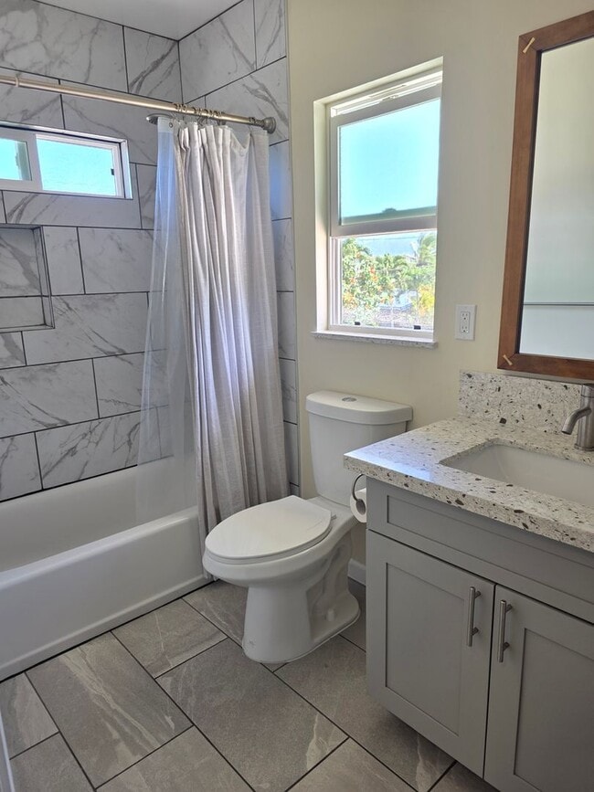 Building Photo - AVAILABLE NOW! 2 bed, 2 bath, 1 parking Kalaheo Hillside