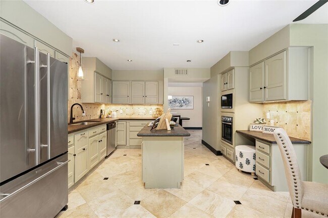 Building Photo - 18138 Bal Harbour Dr
