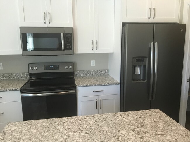 Building Photo - Townhouse In Santa Clara, Close To New Med...