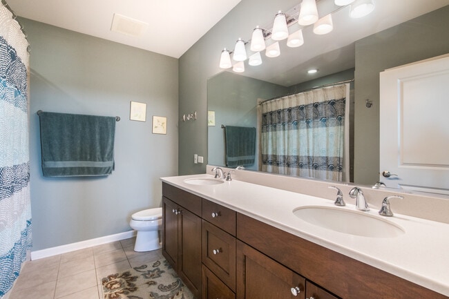 Building Photo - 120 N Northwest Hwy