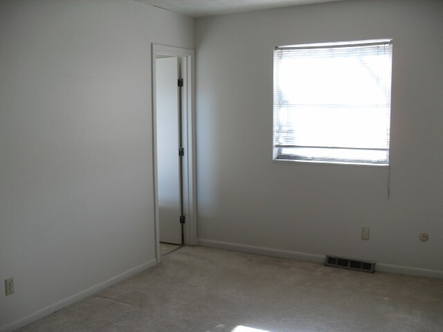 Building Photo - 5058 Hibbs Dr