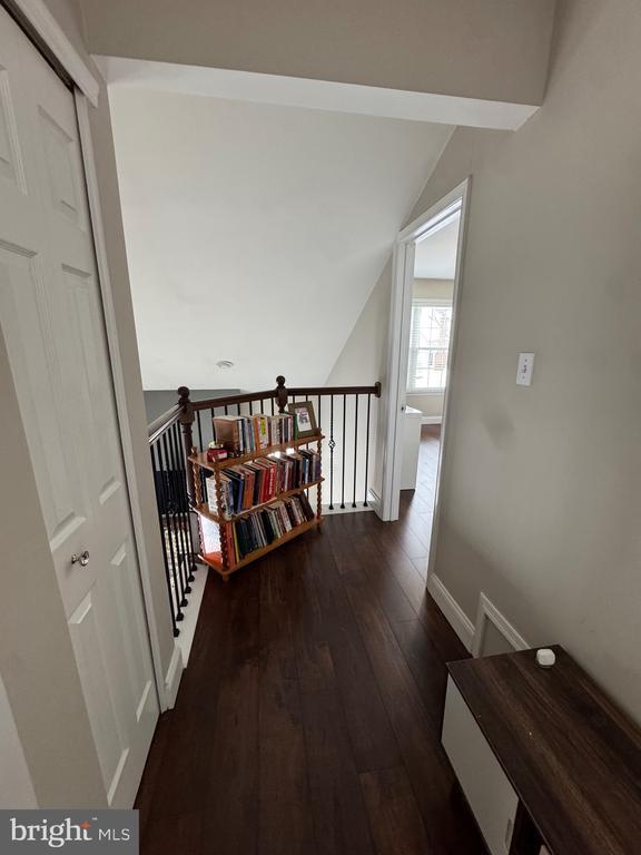 Building Photo - 17 Parkview Way