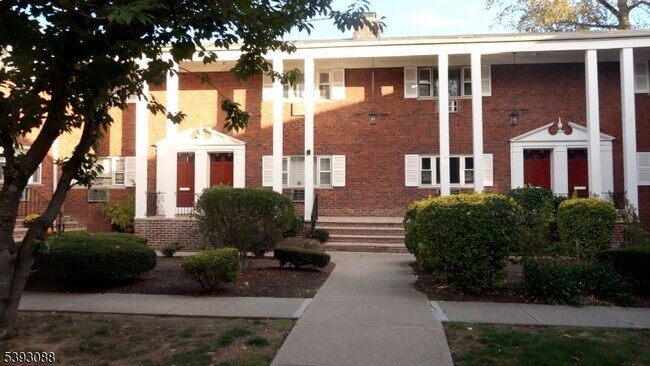 Building Photo - 640 Franklin Ave