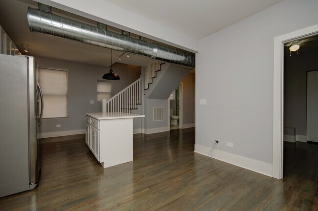Building Photo - 1040 W 18th St