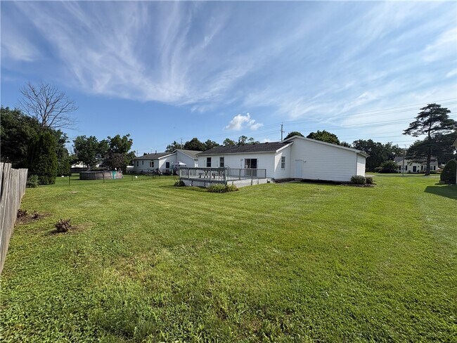 Building Photo - 195 Island Cottage Rd