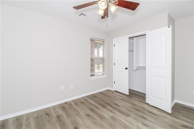 Building Photo - 1012 Kelsi Dr