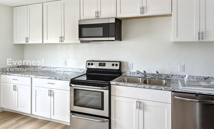 Building Photo - 2317 W Adams St