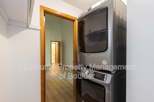 Building Photo - 5056 Buckingham Rd