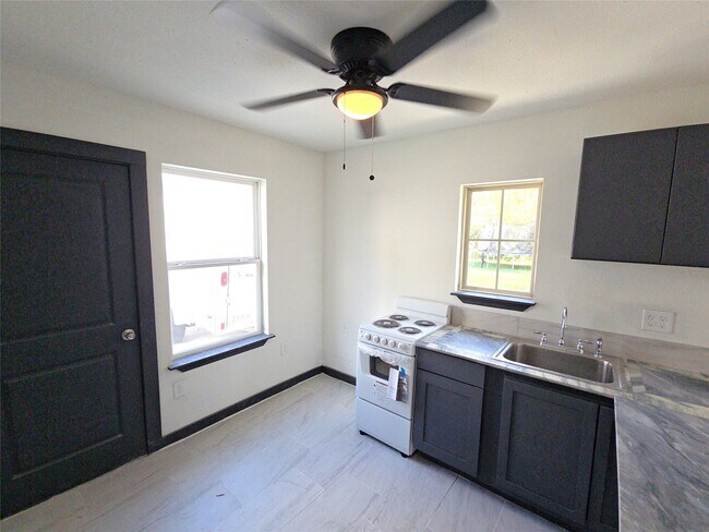 Building Photo - 9010 Linda Vista Rd