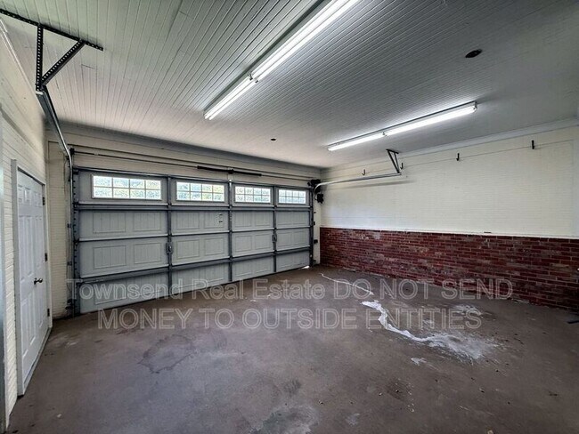 Building Photo - 342 Devane St
