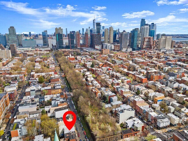 Building Photo - 316.5 6th St