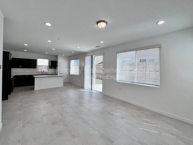 Building Photo - 2903 E Tierra Dr