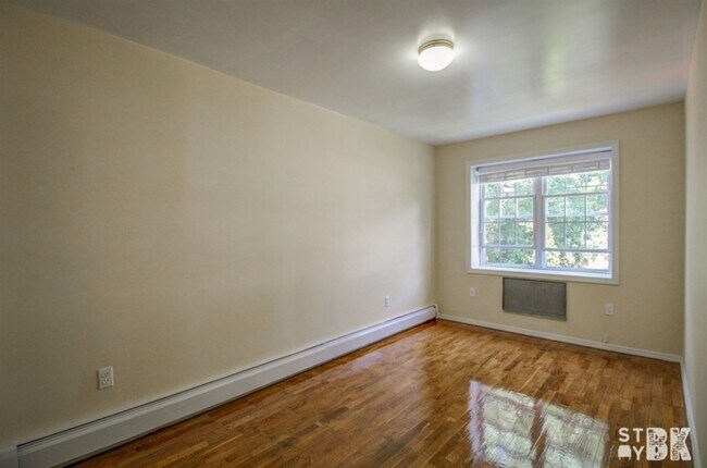 Building Photo - 245 Skillman Ave