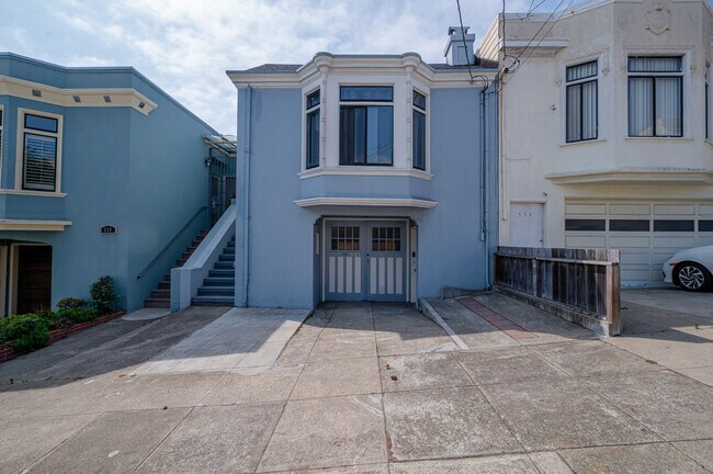 Building Photo - 555 38th Ave