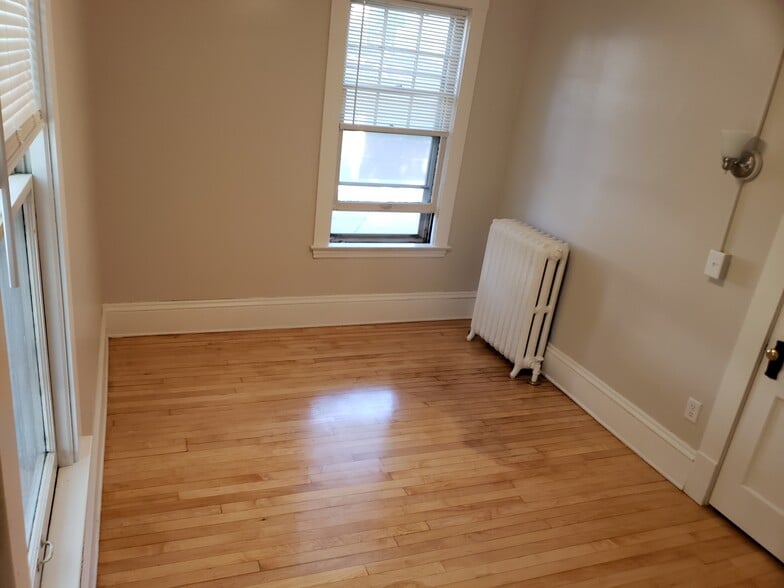 Building Photo - 415 5th Ave SE