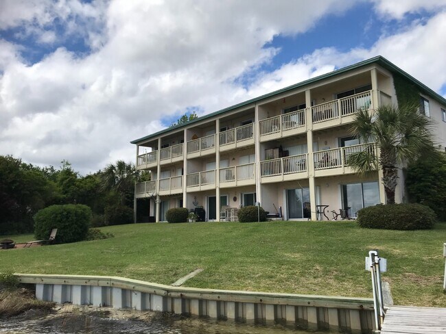 Building Photo - 3/2 1200 SF condo on the Intercoastal West...