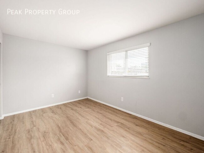 Building Photo - 593 Riverview Dr