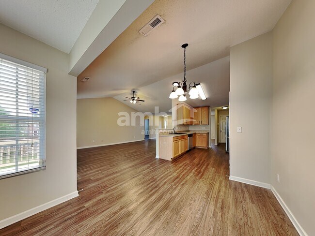 Building Photo - 3087 Canterbury Park Dr