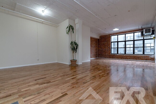 Building Photo - 255 McKibbin St