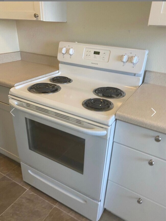 Building Photo - 2BR/1BA Unit with Garage in Popular NE heights Location