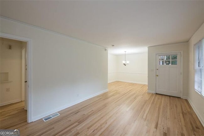 Building Photo - 2293 Vistamont Dr