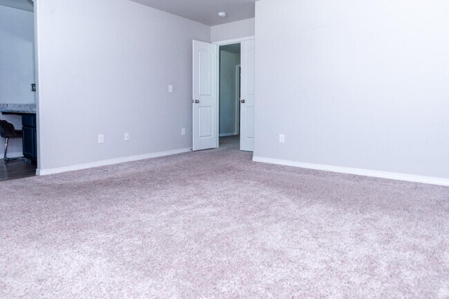 Building Photo - 10744 Traders Pkwy