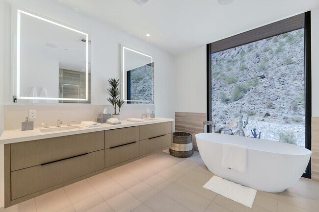 Building Photo - 5000 N Camelback Rdg Dr