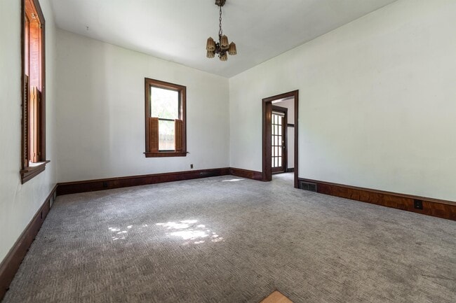 Building Photo - 643 N 200 E