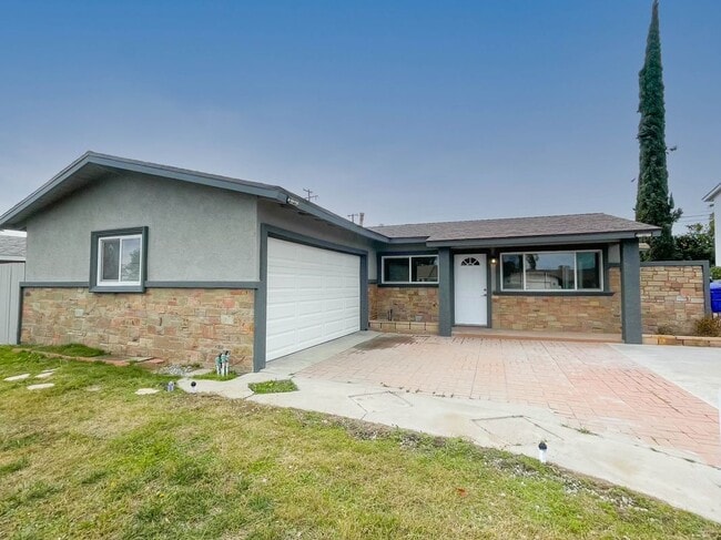 Primary Photo - 6638 Lilac Ave