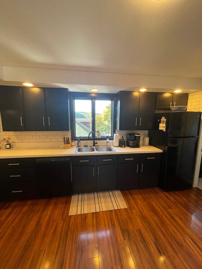 Building Photo - 8 Harris St