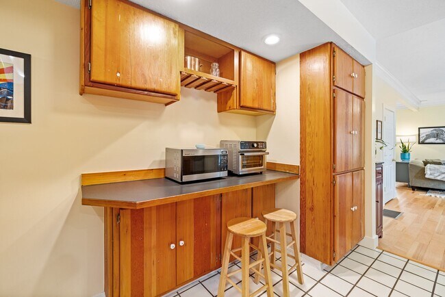 Building Photo - Fully Furnished Northside Bungalow Available for Month of August, 2026