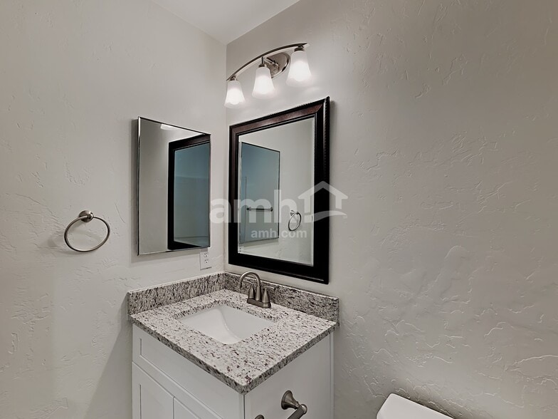 Building Photo - 10483 E Rita Ranch Crossing Cir