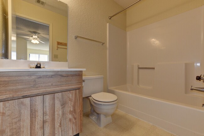 Building Photo - Great views from this 2X2 Montana Terrace ...